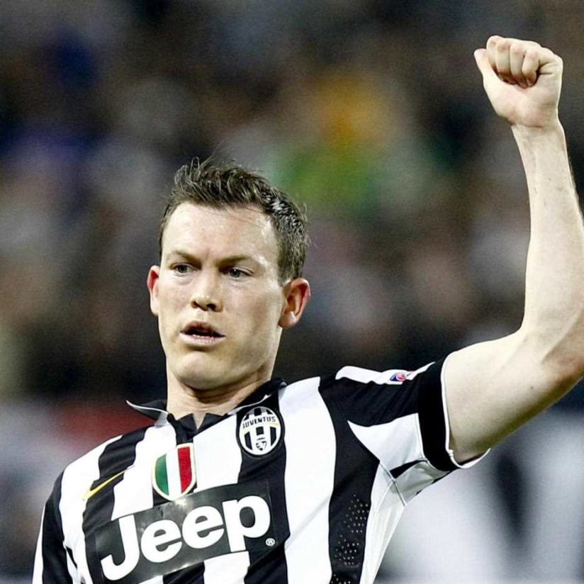 Lichtsteiner to skip Napoli through suspension