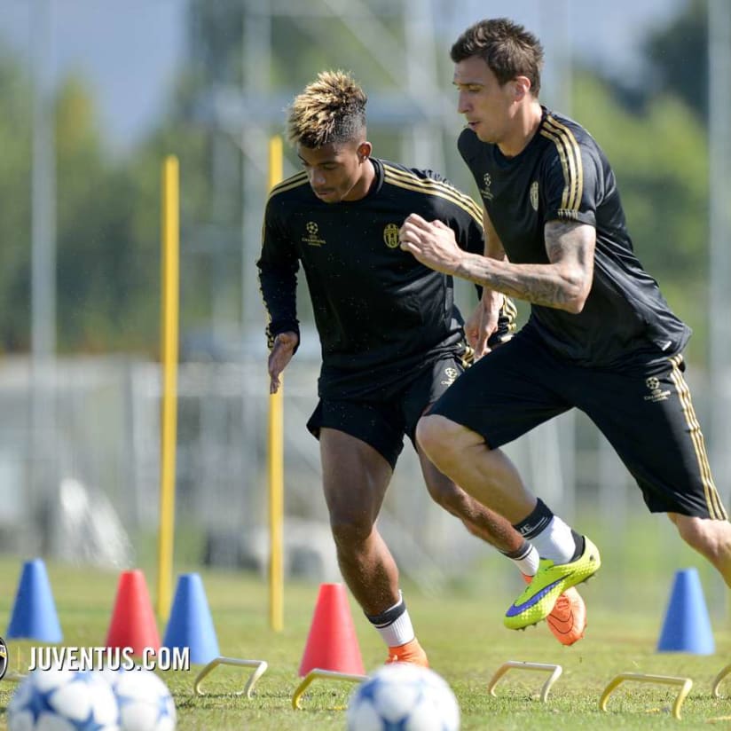 Latihan biasa di Vinovo jelang laga pembuka UCL