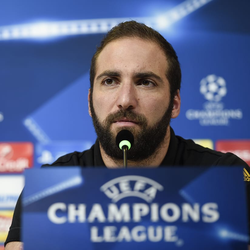 Higuain and Allegri meet the media