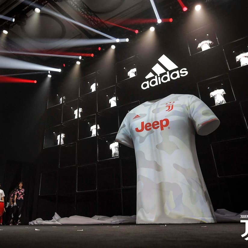 GALLERY | Lo show per l'Away Kit a Shanghai