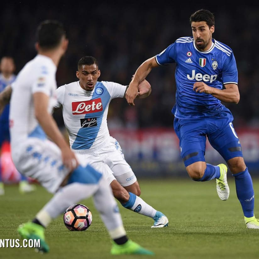 Khedira e Hamsik, 1-1 al San Paolo