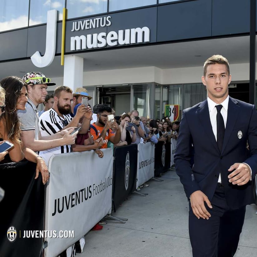 Marko meets the fans at J-Store