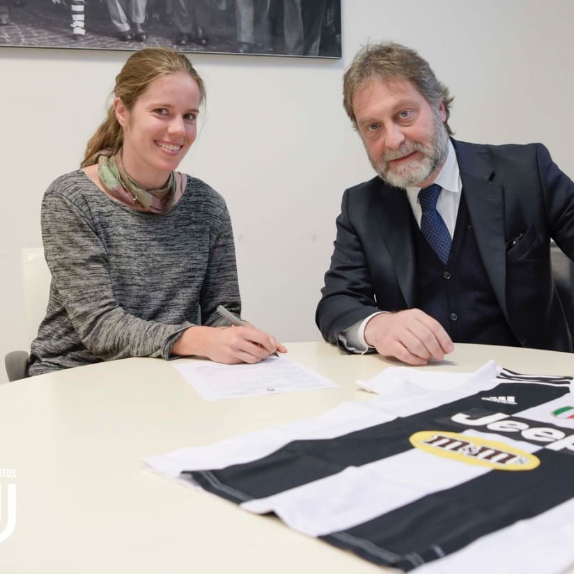 Sofie Junge Pedersen signs for Juventus Women!