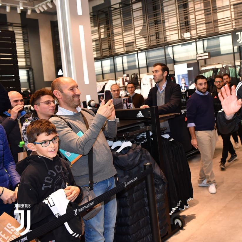 Chiello meets the fans at Megastore