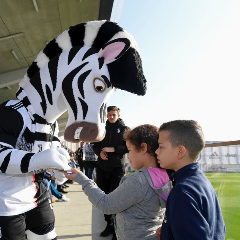 Members and the fans at open training