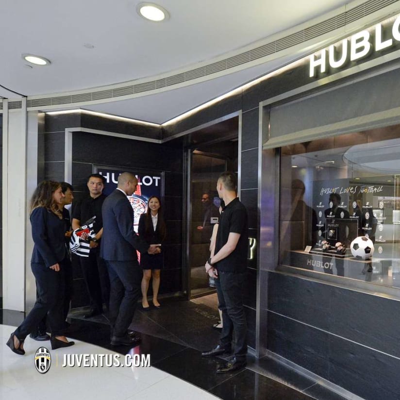 David Trezeguet visita la boutique Hublot