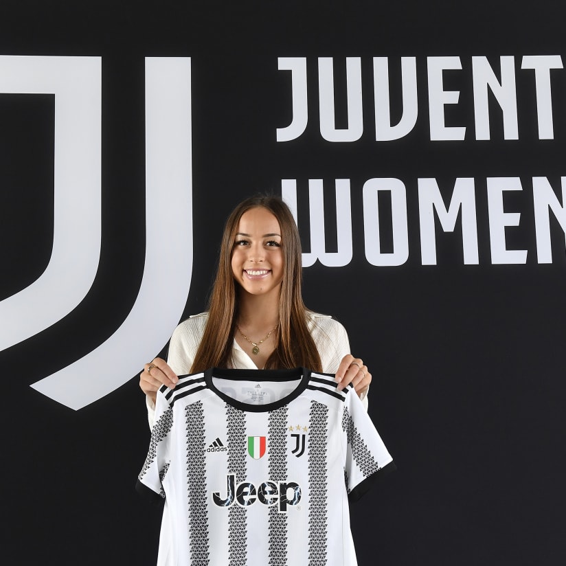 Julia Grosso renews until 2024!