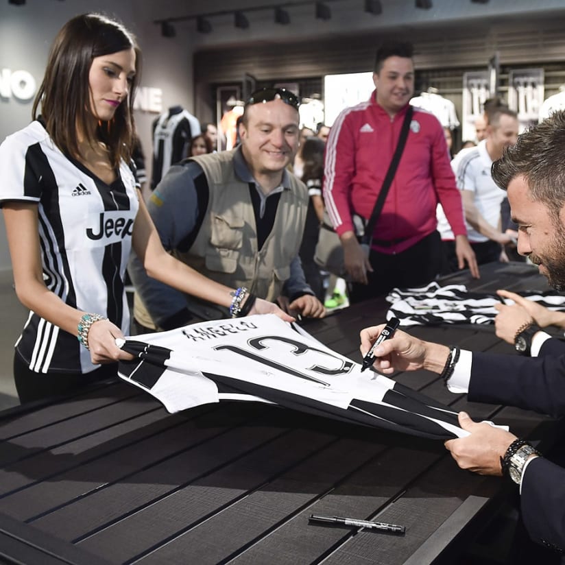Champions surprise at J-Store! 