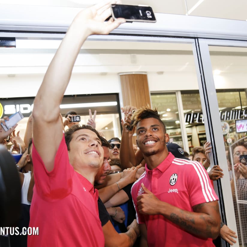 All smiles at Juventus Megastore