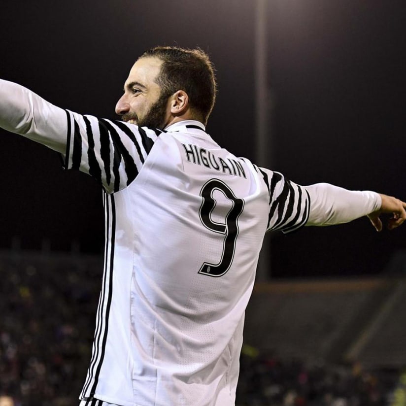 El Pipita reacts to Cagliari win
