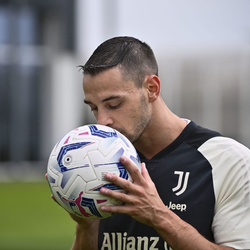 GALLERY | De Sciglio riprende a lavorare con il pallone!