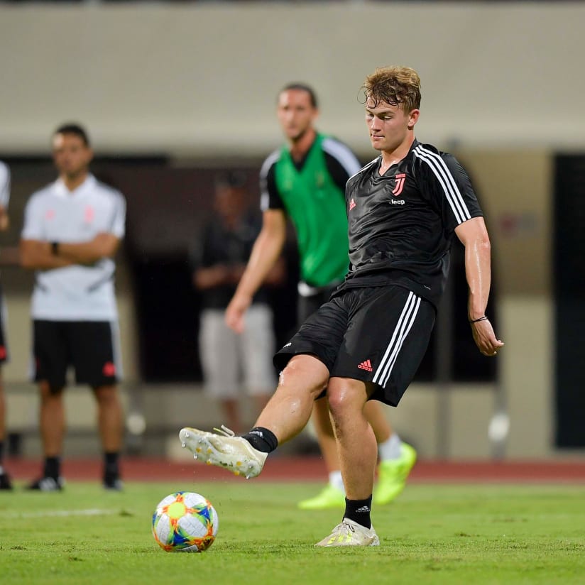Bianconeri on the pitch in Singapore