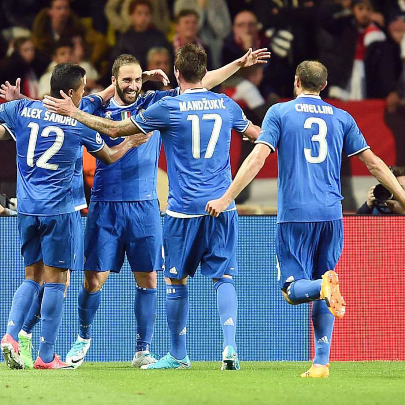 Pipita pair puts one foot in final