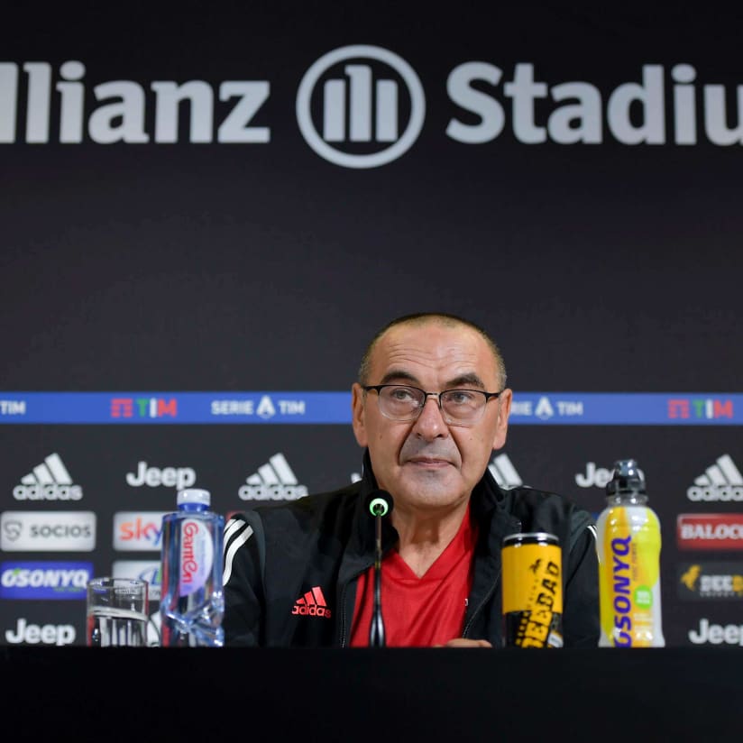 Sarri talks to the media 
