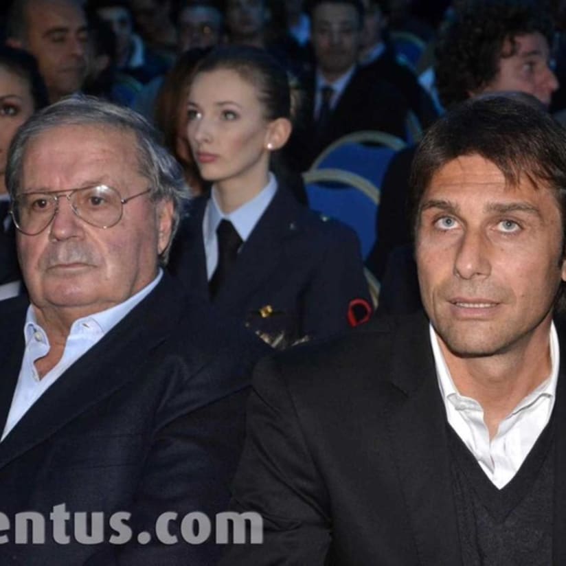 Conte premiato a Viareggio - Conte receives "Viareggio Sport" award