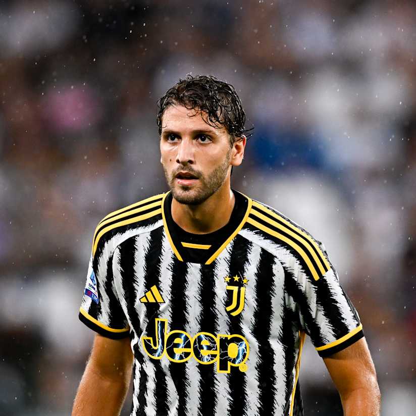 Manuel Locatelli makes 100th Juventus appearance