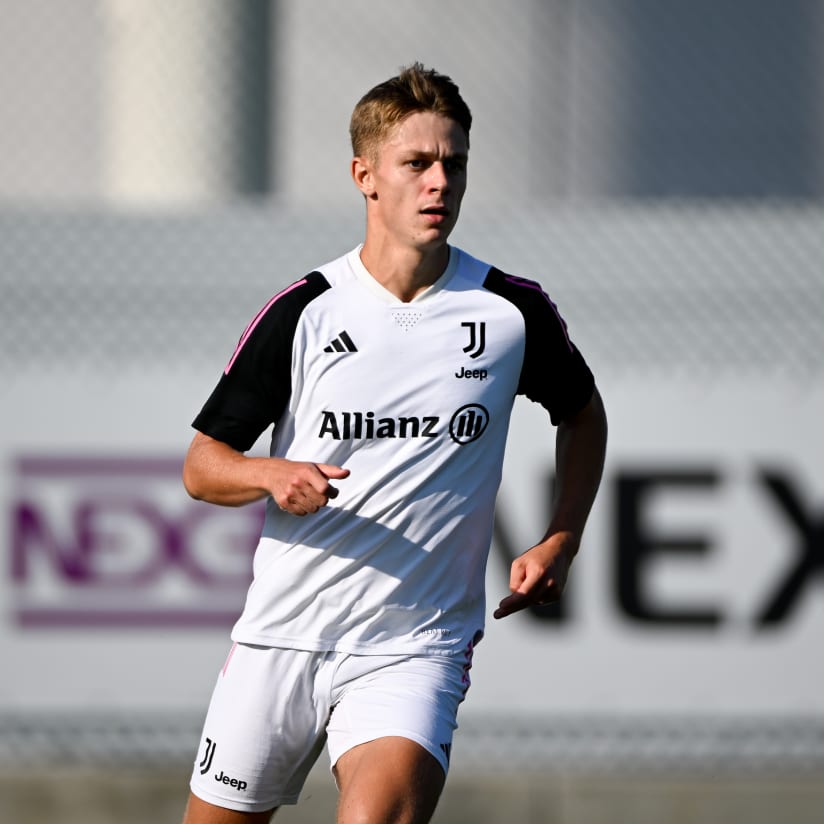 Training Center | Build-up to Milan v Juve begins