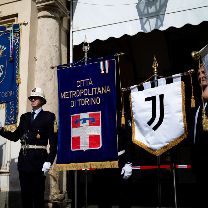 La cerimonia di commemorazione in piazza San Carlo