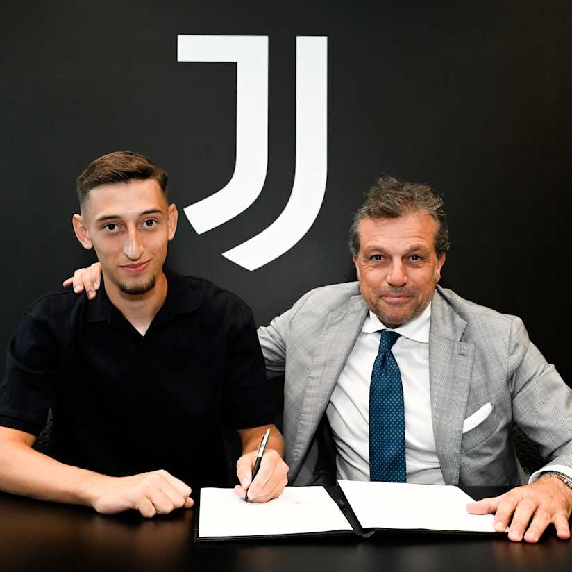 Jonas Rouhi memperbarui kontraknya dan bergabung dengan Tim Utama!