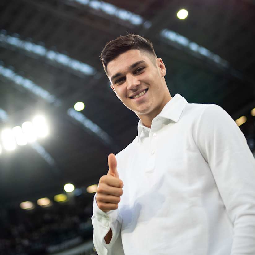 Vasilije Adzic makes his Juventus debut!