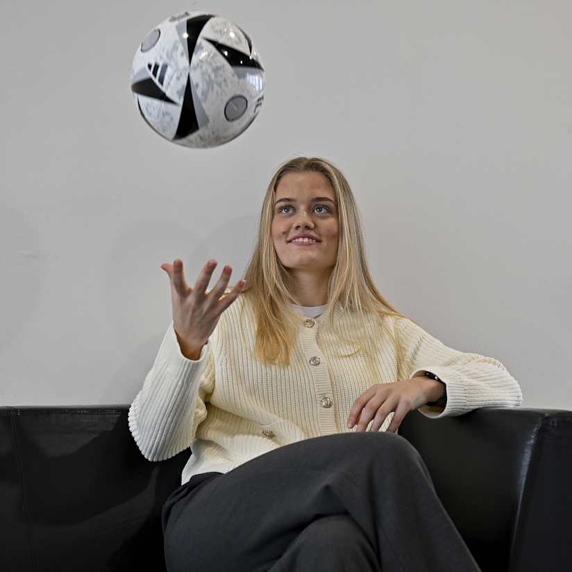 Women | Le prime parole di Mathilde Harviken