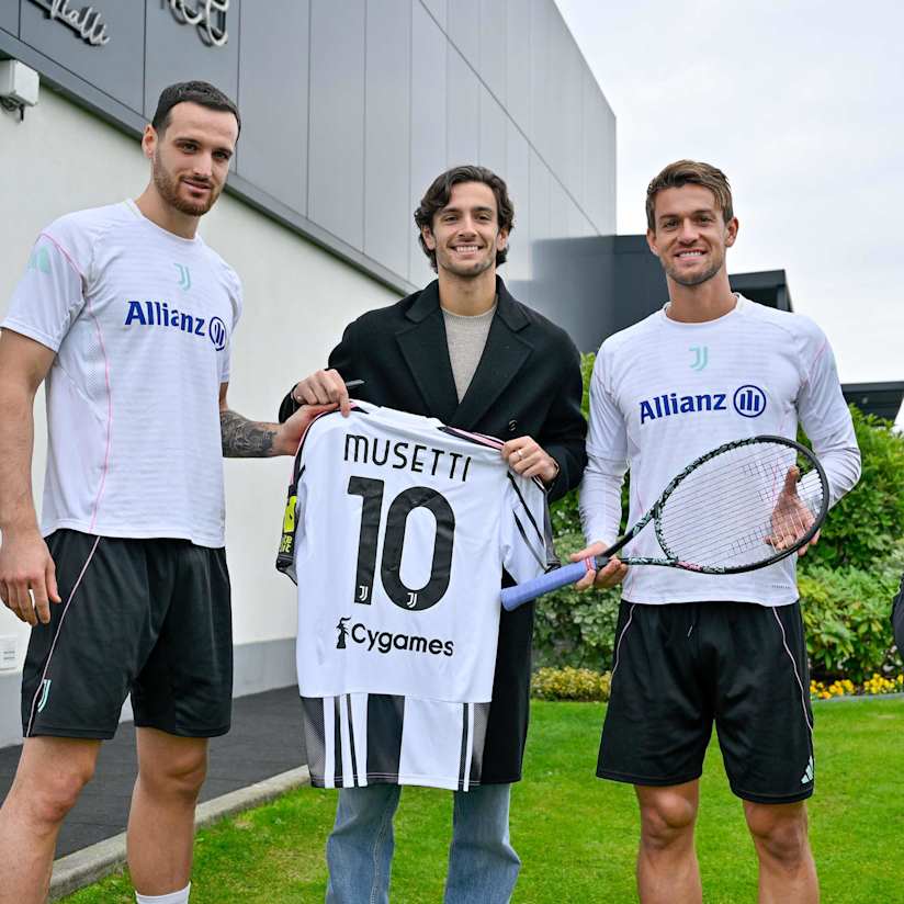 Gallery | Musetti visits the Juventus Training Center