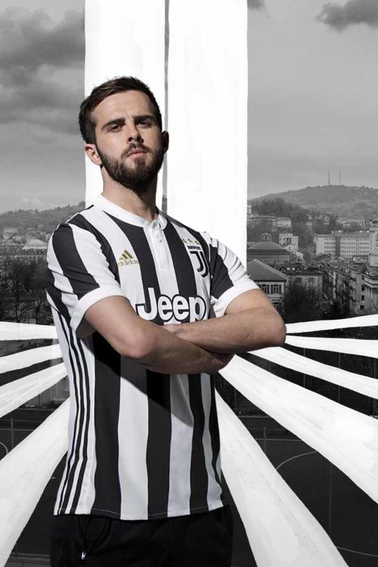 Presenting the new adidas home kit for 2017/18 - Juventus