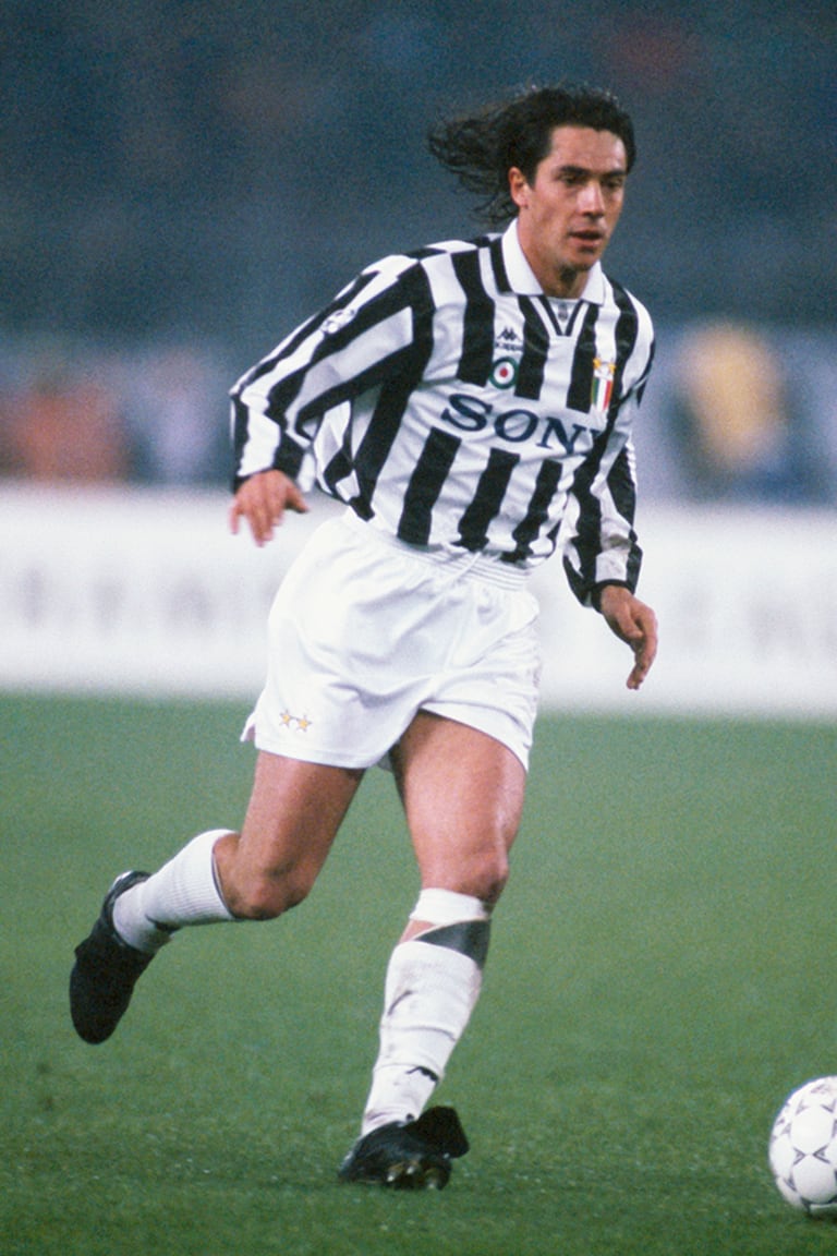 BLACK AND WHITE MEMORY VAULT The history of Juve-Sporting