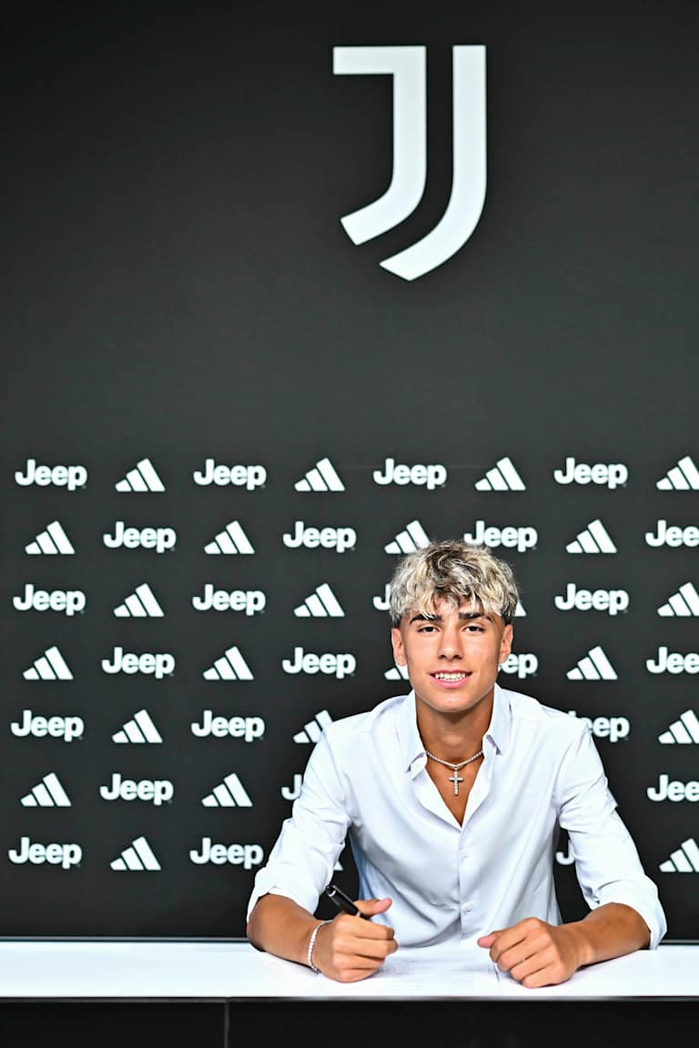 U17 | Corigliano firma il primo contratto da professionista