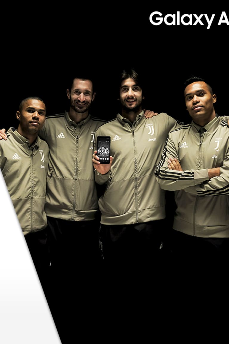 The Bianconeri smartphone is here!