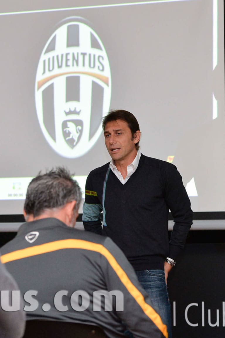 Conte sale in cattedra