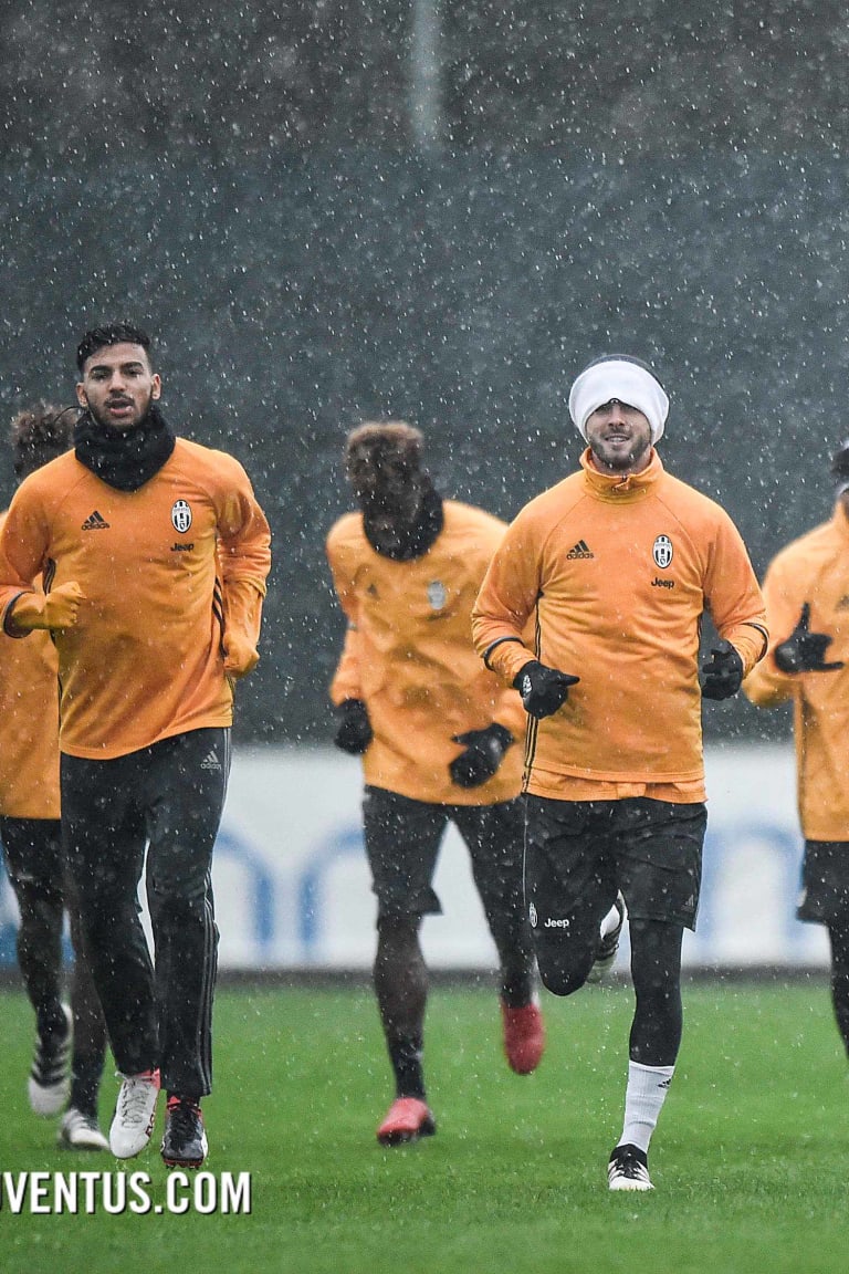 Al lavoro, sotto la pioggia