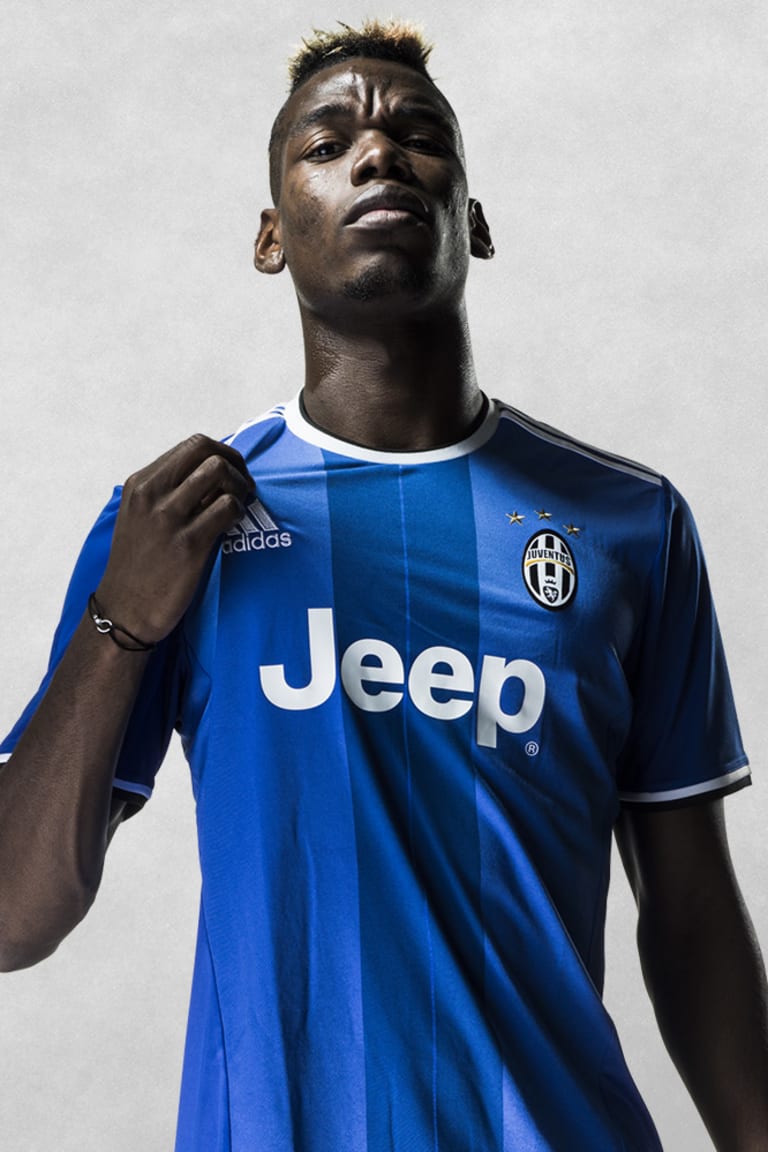 Adidas perkenalkan seragam tandang terbaru untuk musim 2016/17