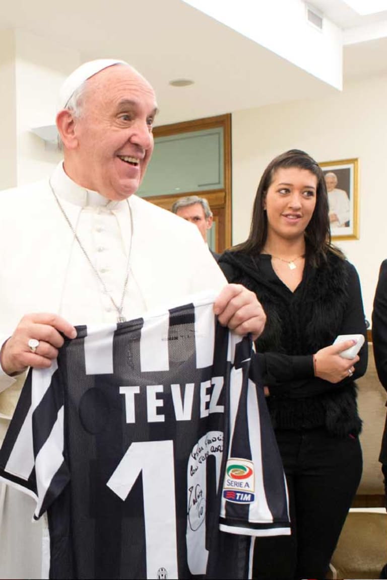 Carlos Tevez in visita a Papa Francesco