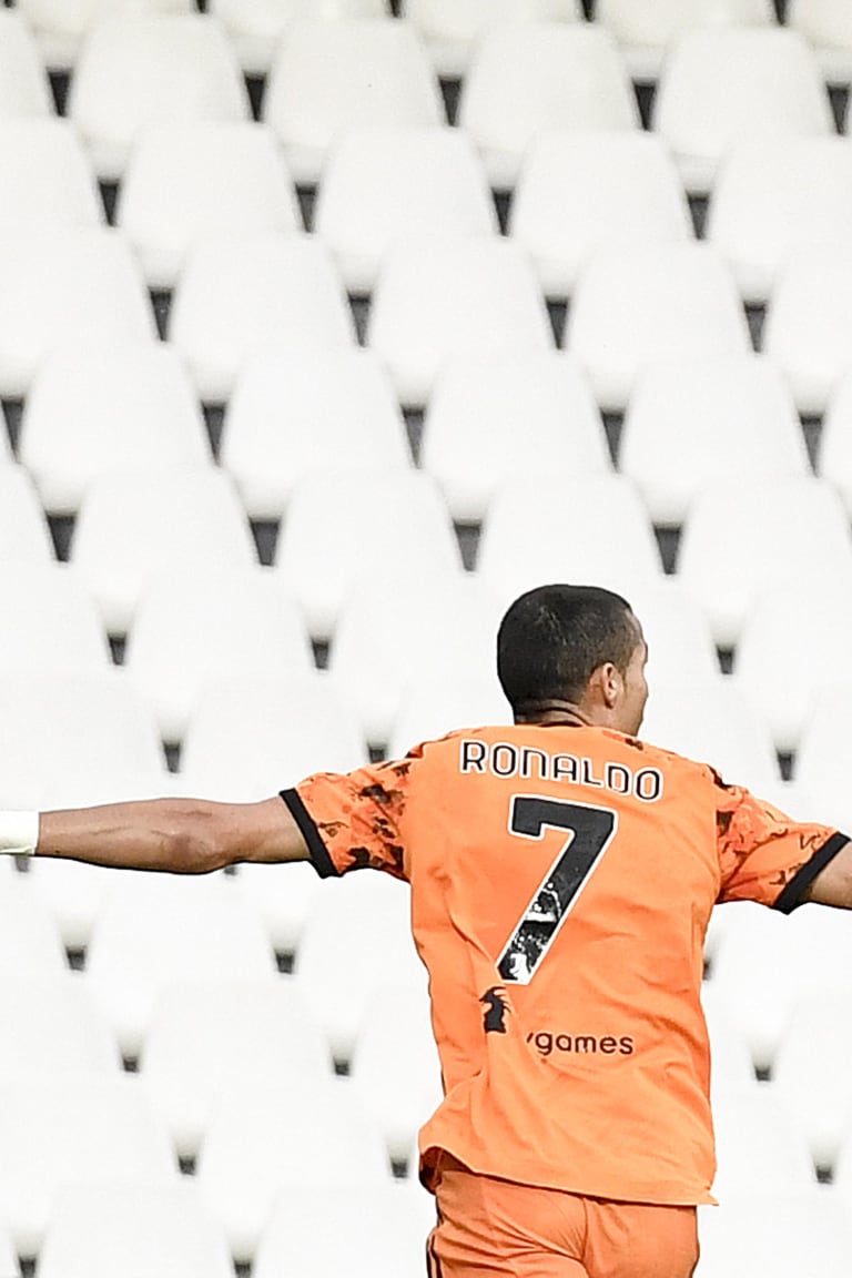 Juve sweep aside Spezia 