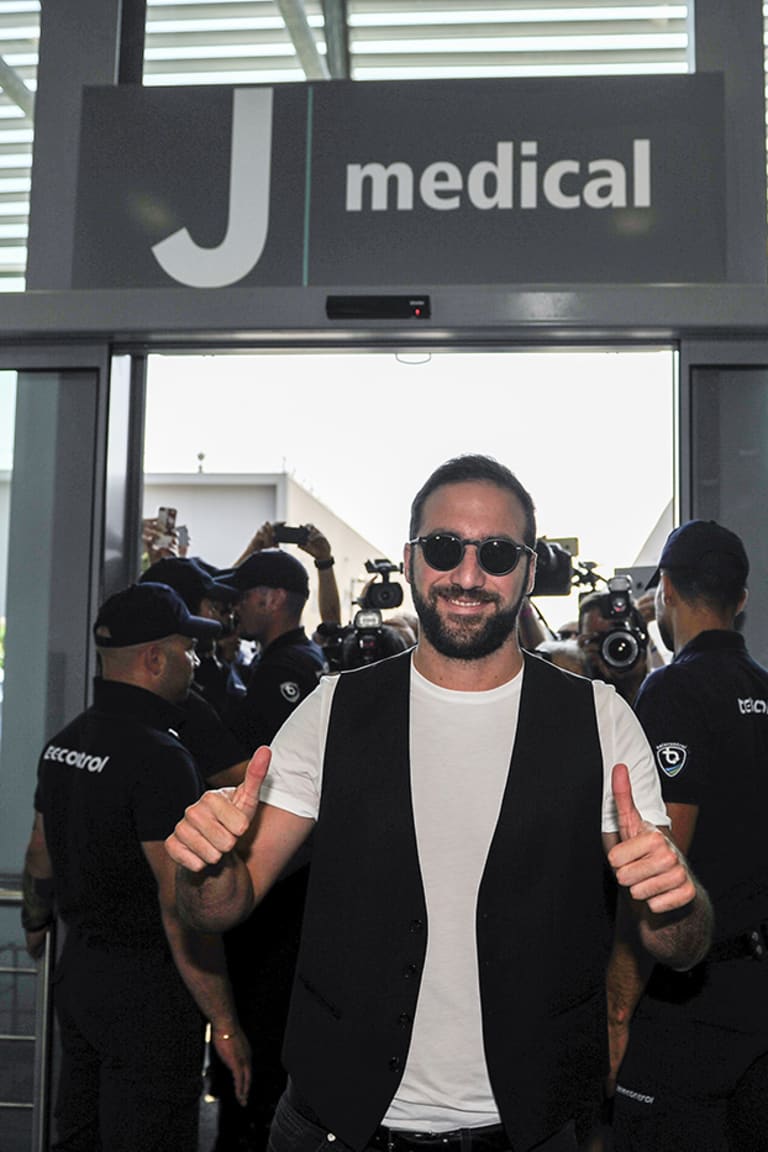 Hari pertama Higuain sebagai Bianconero