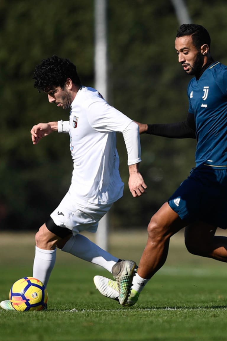 Latihan menjelang laga akhir pekan