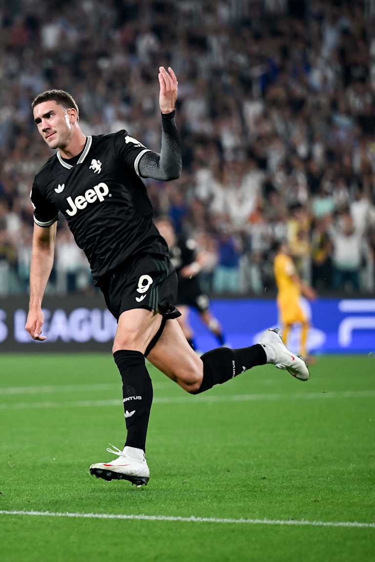 Late goals rescue Champions League draw with Dortmund