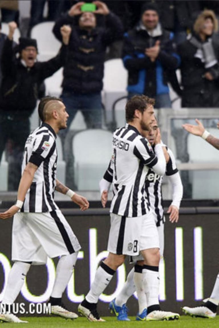 Tevez  cetak gol lagi dan Juve terus melaju