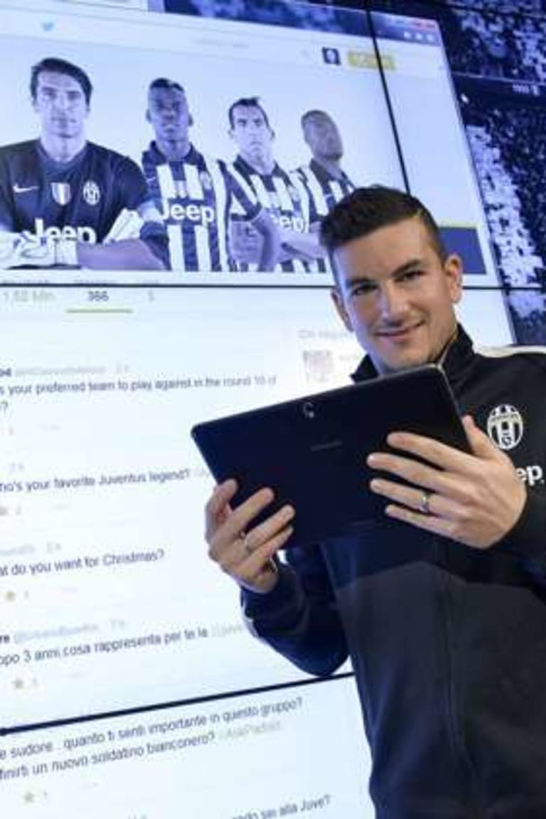 Simone menjadi bintang di #AskPadoin