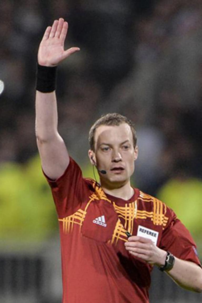 Collum akan memimpin laga melawan Monaco