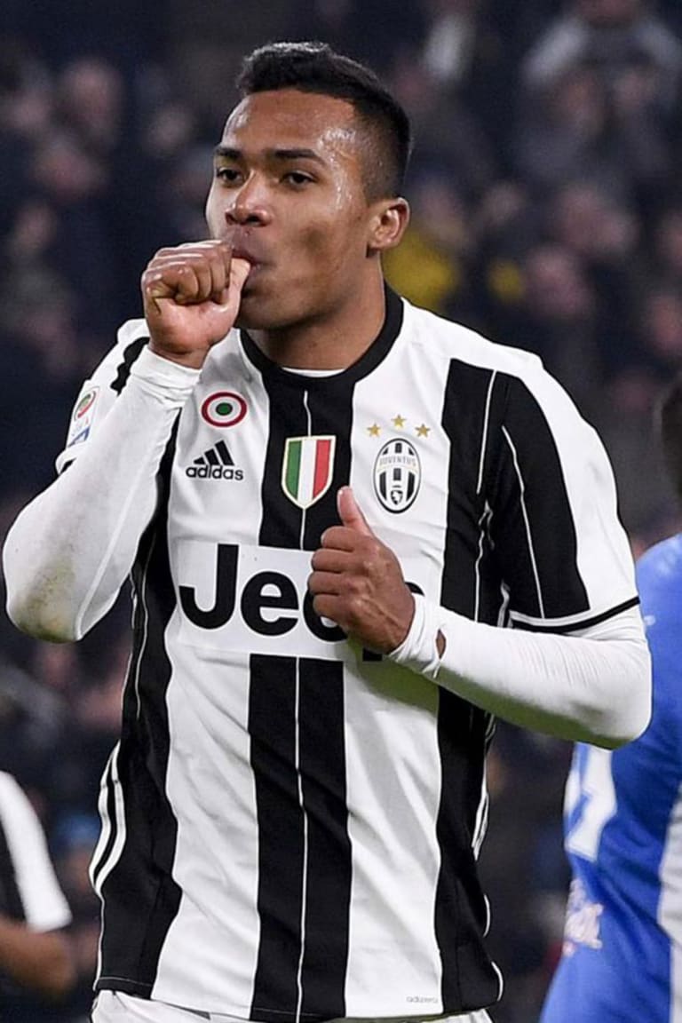 Alex Sandro reacts to Empoli strike