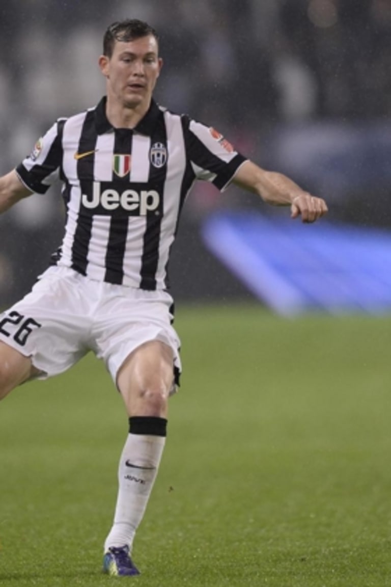 Lichtsteiner absen saat bertandang ke Florence