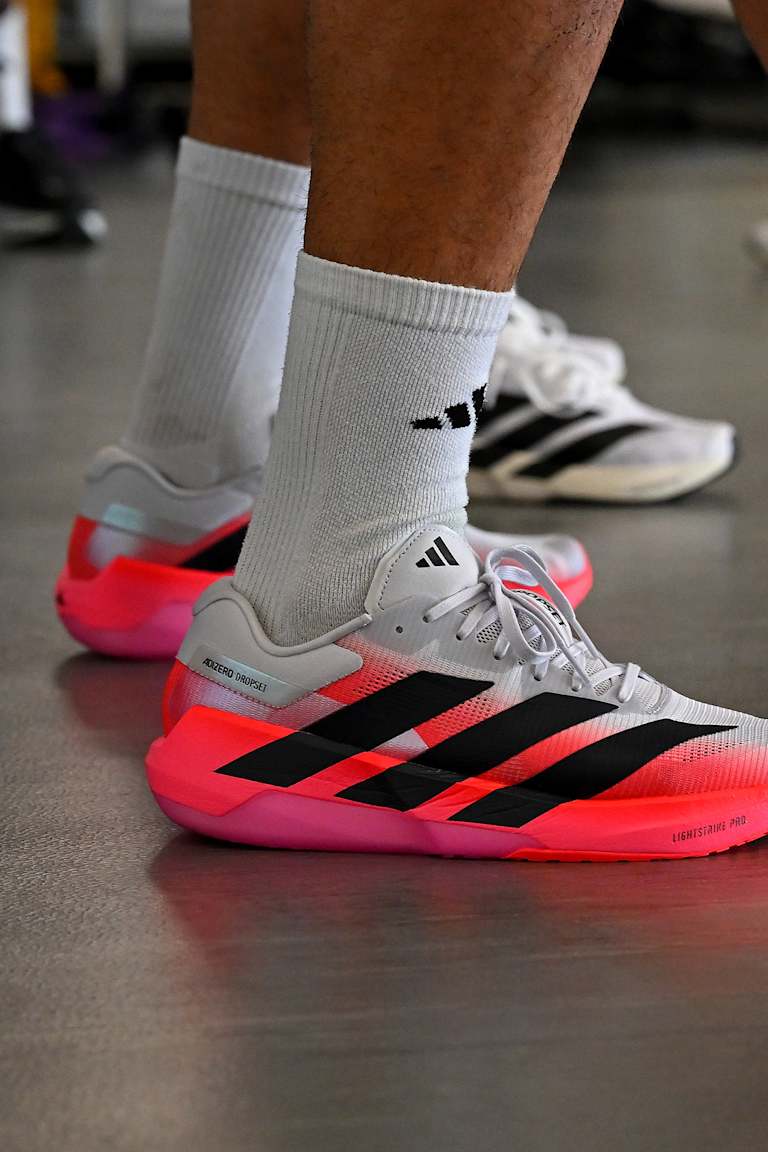 adidas amplia l'offerta per l'allenamento ibrido con la Adizero Dropset Pro, creata per le esigenze dell'atleta ibrido, dall'allenamento al giorno della gara