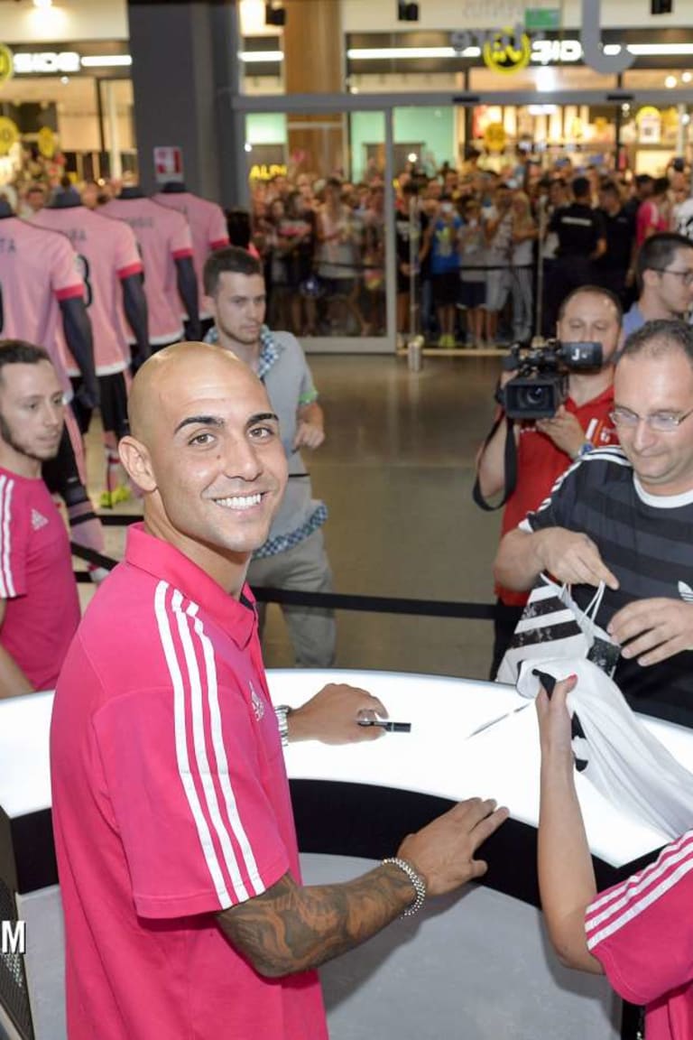 Zaza e l'abbraccio dei tifosi