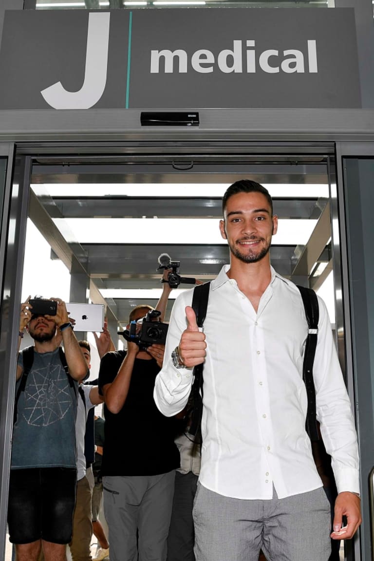 De Sciglio menjalani tes medis