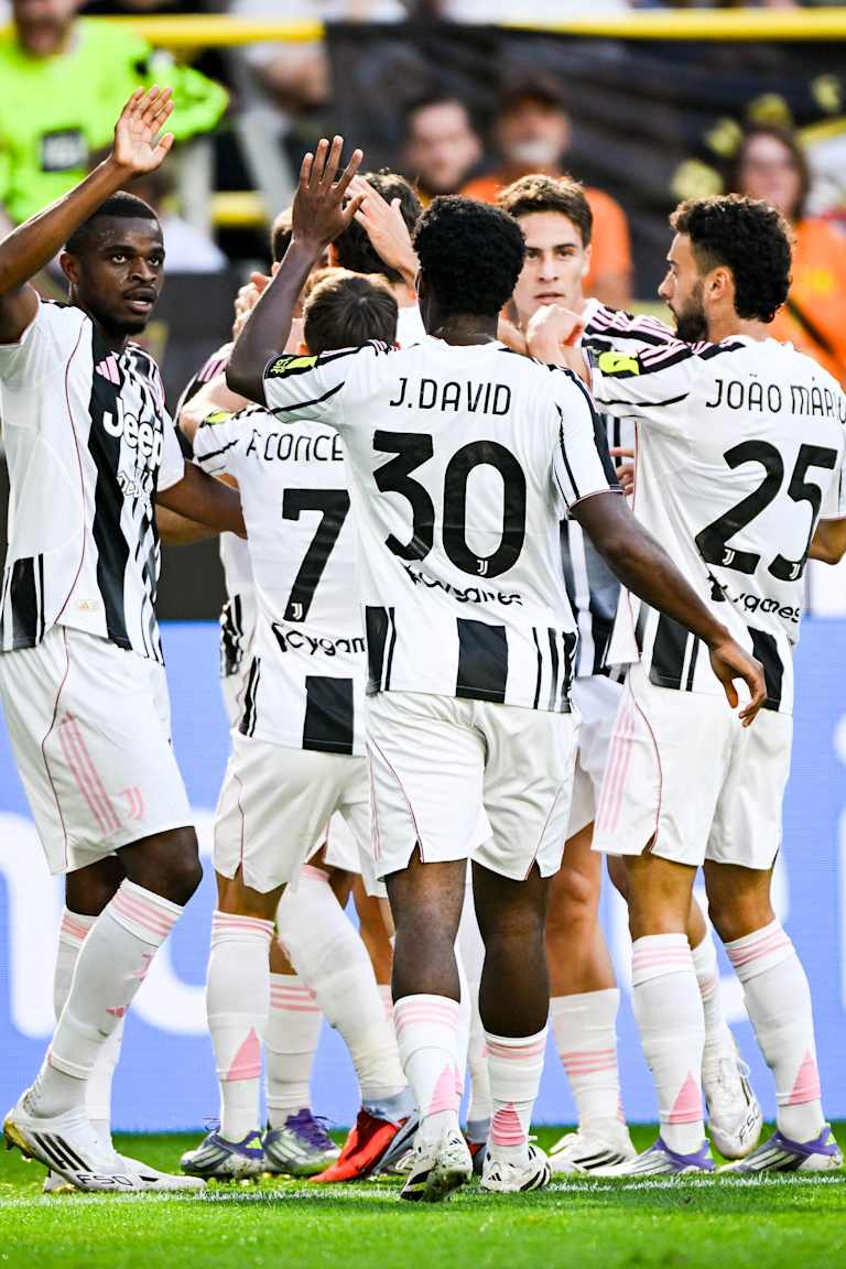 Bianconeri win in Dortmund