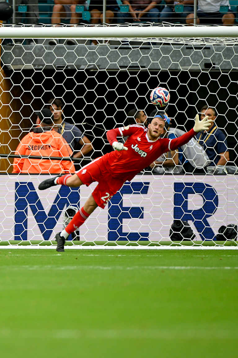 Best saves Di Gregorio in 2024/2025 season!