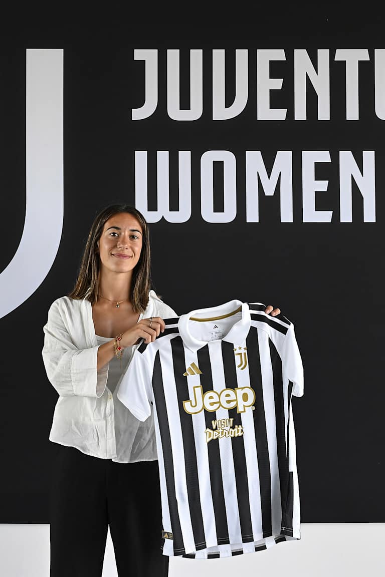 Julia Bartel is Bianconera!