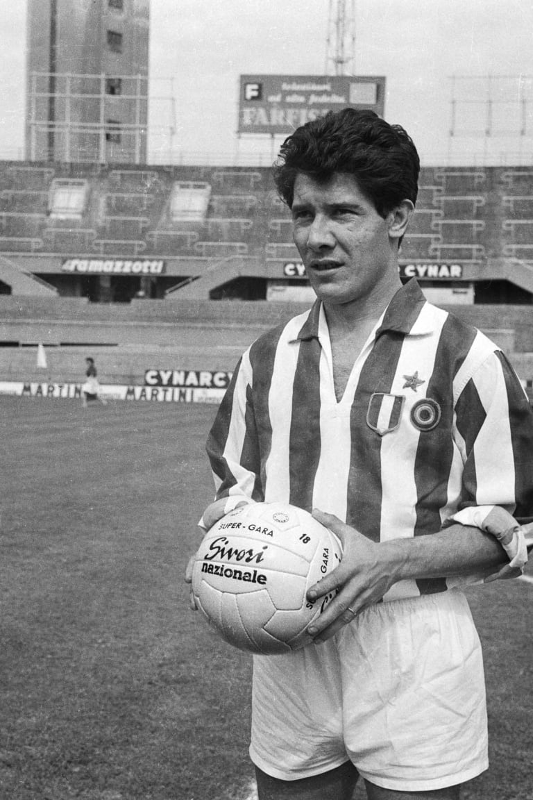 Black & White Stories: Juventus in blue against the Northern Irish